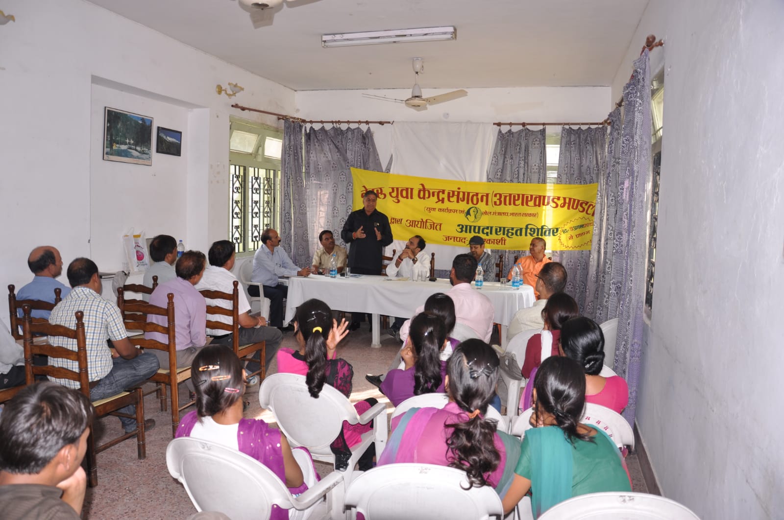 Mr. Prajapati Nautiyal addressing a Nehru Yuva Kendra Uttarakhand disaster-relief camp in 2013